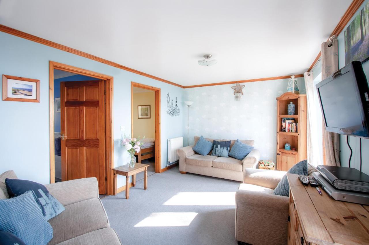 Bronllys Farm Coastal Self-Catering Apartment ลาแนคลี ภายนอก รูปภาพ