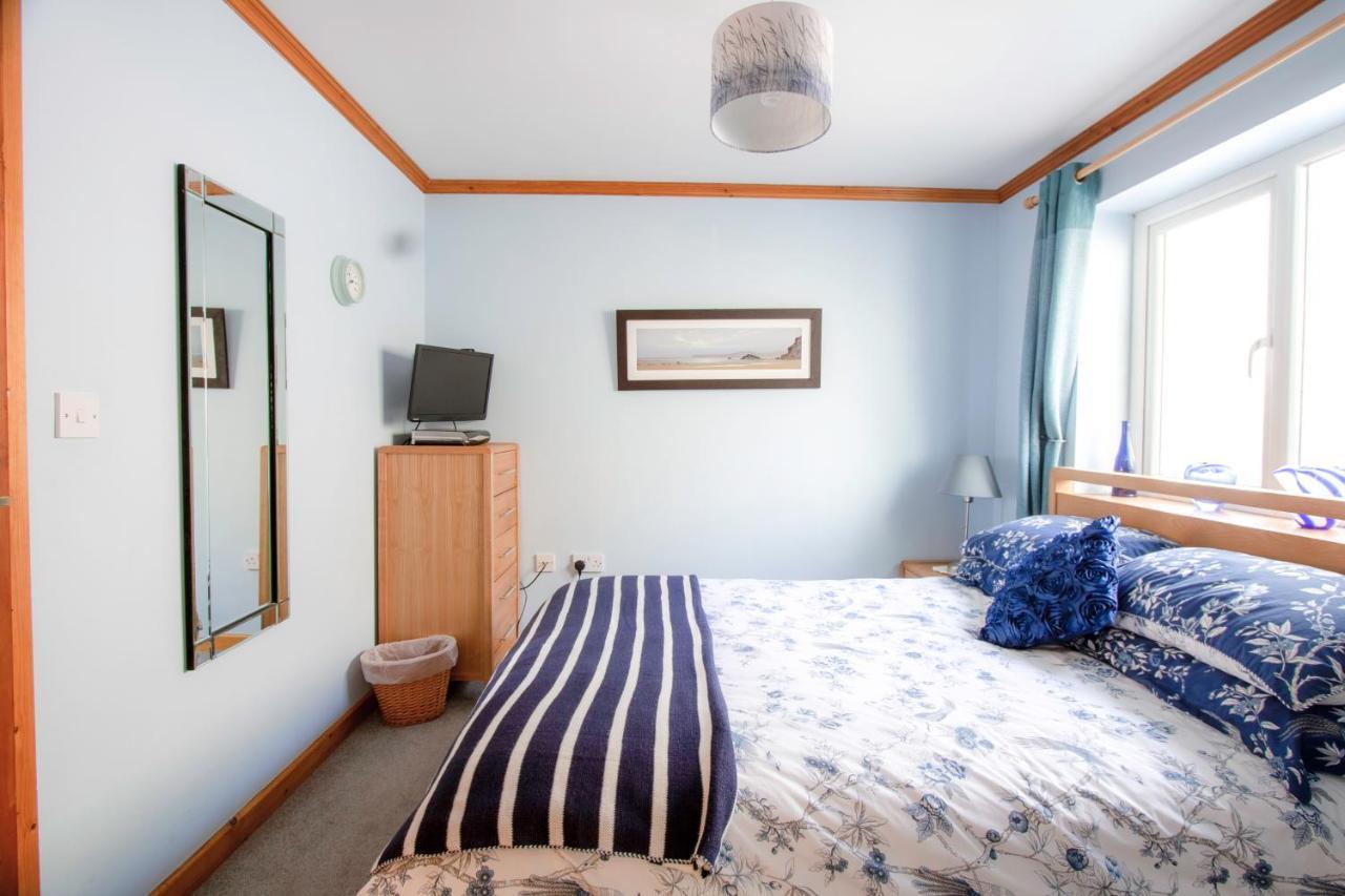 Bronllys Farm Coastal Self-Catering Apartment ลาแนคลี ภายนอก รูปภาพ