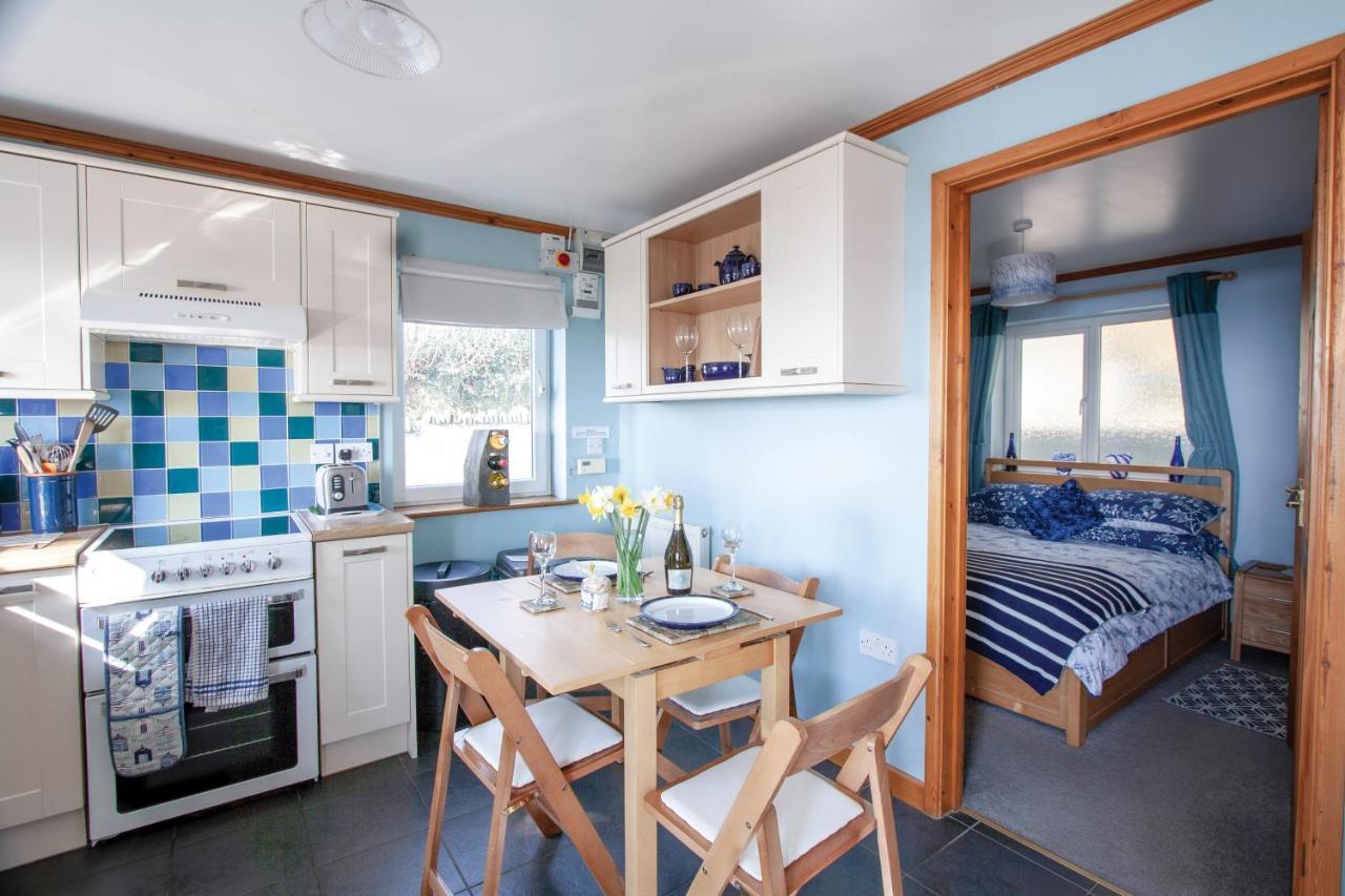 Bronllys Farm Coastal Self-Catering Apartment ลาแนคลี ภายนอก รูปภาพ