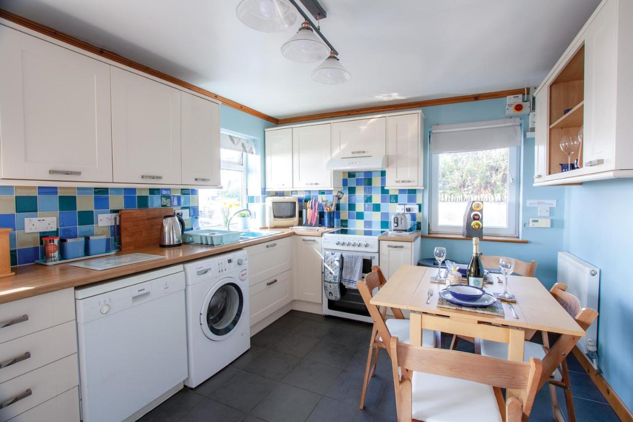Bronllys Farm Coastal Self-Catering Apartment ลาแนคลี ภายนอก รูปภาพ