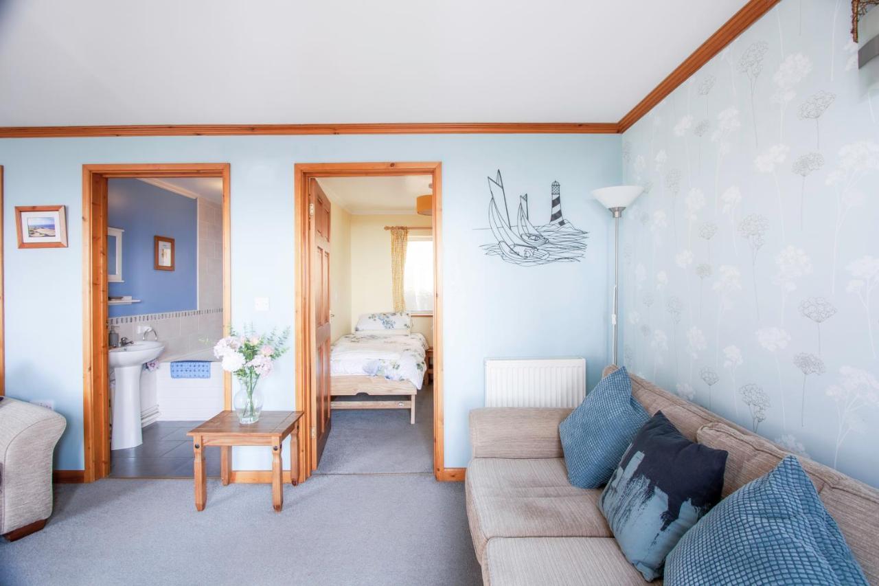 Bronllys Farm Coastal Self-Catering Apartment ลาแนคลี ภายนอก รูปภาพ