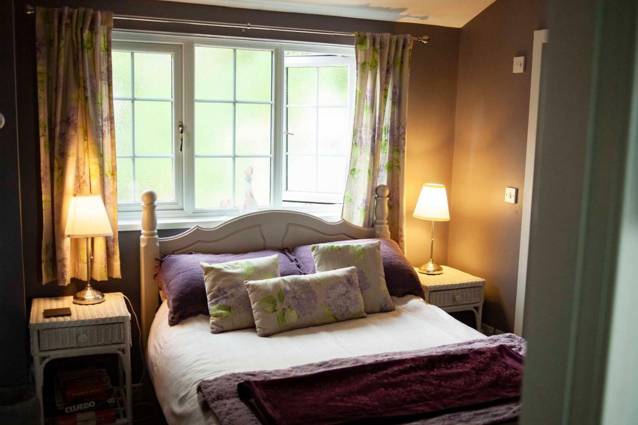 Bronllys Farm Coastal Self-Catering Apartment ลาแนคลี ภายนอก รูปภาพ